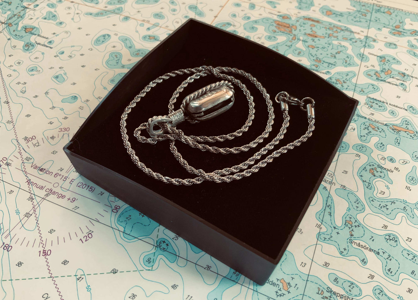"Wooden" Block Pulley pendant