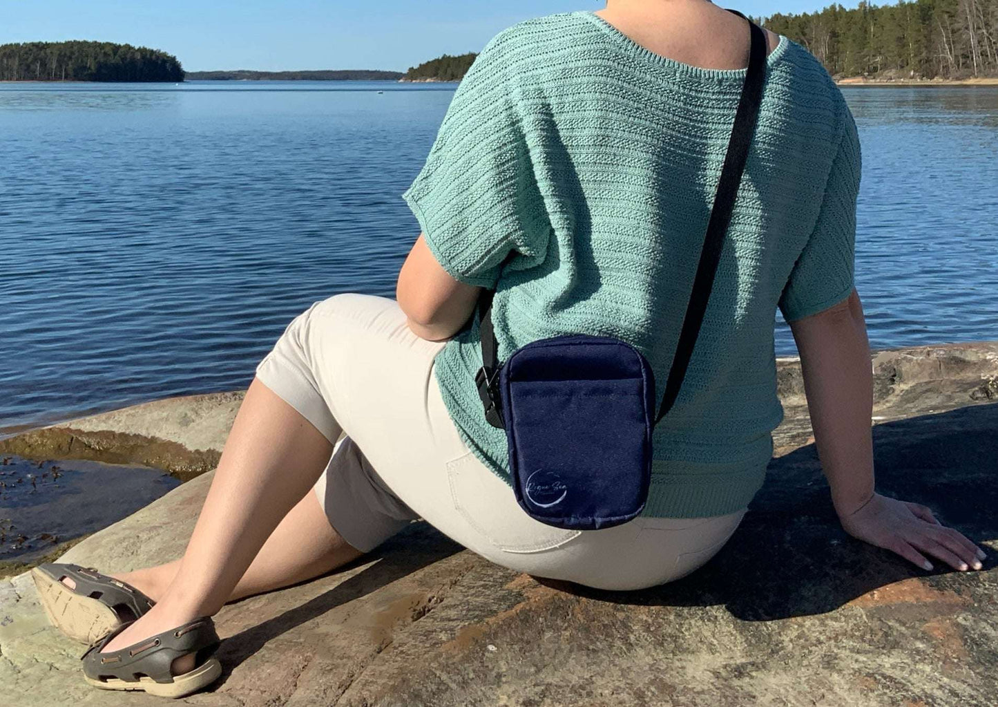 Rogue Sea marina bag model on shore